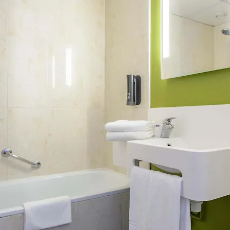 Active, Parking Securise Gratuit 3*