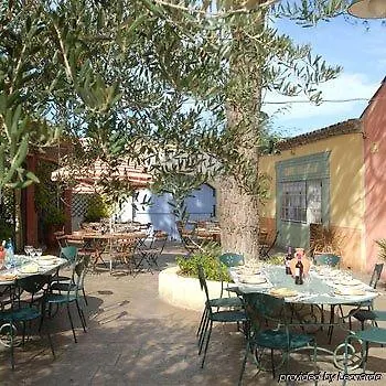 B&B Hotel Nimes Ville Active, Parking Securise Gratuit Отель