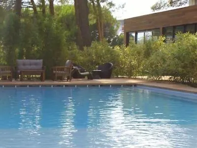 Active, Parking Securise Gratuit 3* Nîmes