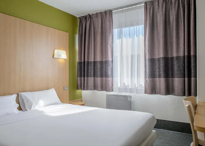 Active, Parking Securise Gratuit Hotel Nîmes