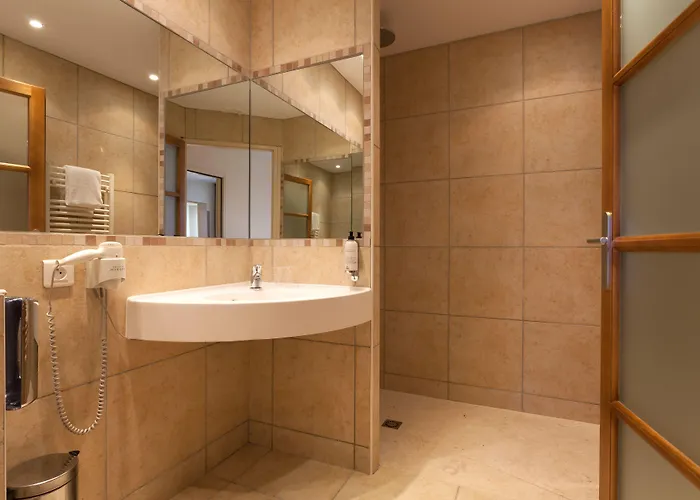 Active, Parking Sécurisé Gratuit