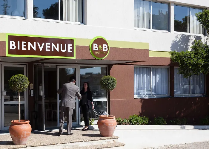 Active, Parking Securise Gratuit Szálloda Nîmes