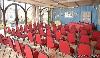 Active, Parking Securise Gratuit Szálloda Nîmes