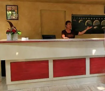 Active, Parking Securise Gratuit Hotel Nîmes