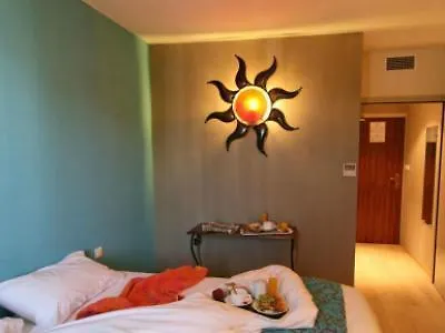 Active, Parking Securise Gratuit