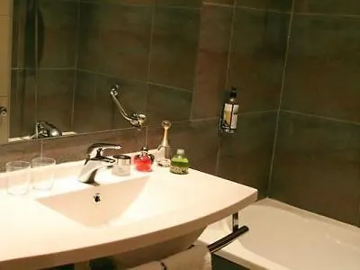 Hotel Active, Parking Sécurisé Gratuit Nîmes