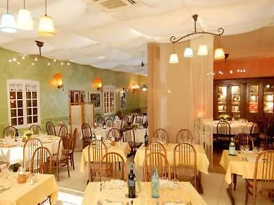 Active, Parking Securise Gratuit 3* Nîmes