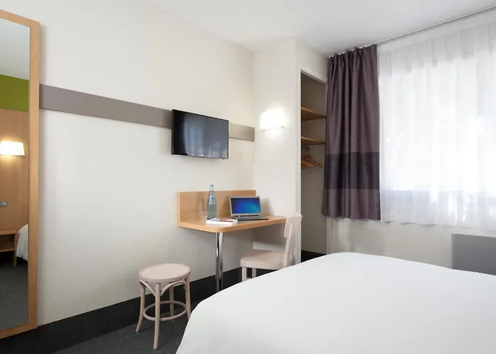 Active, Parking Securise Gratuit Szálloda